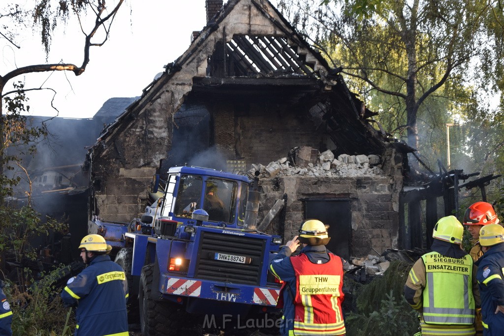 Grossfeuer Einfamilienhaus Siegburg Muehlengrabenstr P0960.JPG - Miklos Laubert